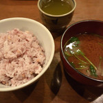 Uoseki - 半月弁当をツマミに飲まれた方はご飯と赤だしがお好みのタイミングで出してくれます