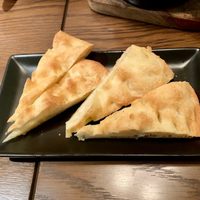 シャイニーアウル 表参道 - タコのアヒージョ ¥1,000 に付くパン