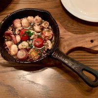 シャイニーアウル 表参道 - タコのアヒージョ ¥1,000