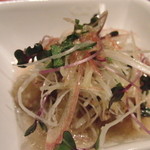 日本料理　をとわ - 焼茄子のお浸しと香味野菜の梅肉サラダ（半分に分けた後）