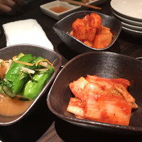 焼肉一頭両騨 町田本店 - キムチ三種