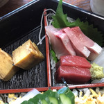 Sushi Hachi - 刺身と玉子焼き