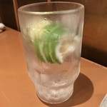 オロチと柊 - 麦焼酎ロックにカボス投入〜