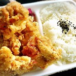 元祖からあげ本舗 かたに商店 - ご飯大盛りから揚げ5個