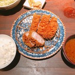 西麻布 豚組 - デ・リュックス琉香豚3cm厚切り