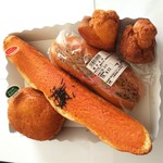 焼きたて工房 - パンをこれだけ買って530円 ※角度を変えて撮影(2019.09.11)