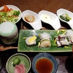 吉祥 - お刺身定食
            美味しいけど、、、軽く飲みたかったからいろいろありそうなちょい高めなお店に入ったのに、酒飲み心がくすぐられないヘルシーな内容。不健康でも飲める内容希望(笑)