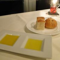 DINING ROOM IN THE MAIKO - 自家製フォカッチャ　最高級オリーブオイル２種