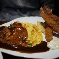 グリル満天星 麻布十番 新宿店 - ワンプレートランチ（オムレツライス＆エビフライ）