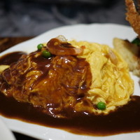 グリル満天星 麻布十番 新宿店 - ワンプレートランチ（オムレツライス＆エビフライ）