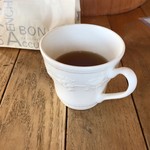 Kojimaya Kashiten - 飲み物は、レモンティー、コーヒー、お水、煎茶などセルフサービスでいただけます。
                        