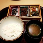 白金にし田 - ご飯のお供とお味噌汁