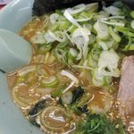 山岡家 - 味噌（脂少なめ，味濃いめ・薬味ネギ・アップ）