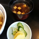 竹家 - 味噌汁、漬物