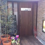 カフェ カシェット - トンネルの奥にあります