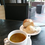 Resutorampurunusu - スープとパン。ホイップバターもおいしかったです。