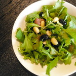 レストラン プルヌス - カラフルビーンズと葉物のサラダ