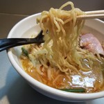 天雷軒 - 味噌拉麺の麺リフト