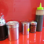 ラーメン二郎 - 卓上調味料