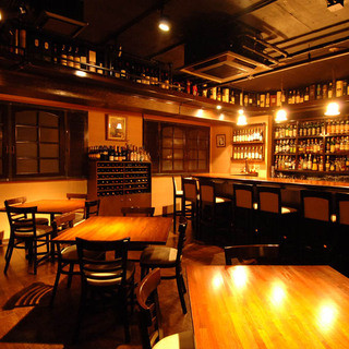 プロジェクターも使用出来、貸切もPartyにも最適。