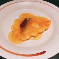 中國名菜 龍坊 代官山店 - 龍坊名物 車海老の甘酢辛み炒め(2尾) 税込¥2,160。
                      画像は1尾。