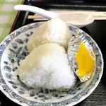せんりゅう食堂 - 米屋さんなんでいいと思います。塩のきいたおむすび