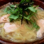 興 - 「鶏ラーメン」：濃厚・白濁コラーゲンスープ！鶏の存在感をスープに感じます♪