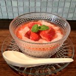 バタフライ カフェ - 苺とココナッツミルクの冷たいチェー