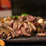 赤鶏炭焼 大安 - とり刺（550円）