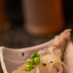 Akadori Sumiyaki Daiyasu - お通し（無料）カンパチの南蛮漬け