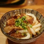 大衆食堂 肉と点心すえぞうアバアバ - 通しの肉うどん