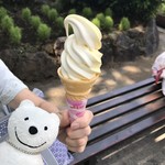 Morino Eki Fuuketsu - とうもろこし バニラ ミックスソフトクリーム Vanilla-and-Corn Soft Served Ice Cream at Mori-no-Eki Fuketsu