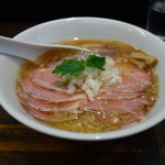 神保町 黒須 - イベリコ豚の背脂焼豚煮干蕎麦1200円