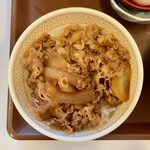 すき家 - 牛丼（並）しじみ汁たまごセット ¥550 の牛丼（並）