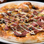 Roast beef pizza baked in a dedicated pizza oven at 350 degrees for 1 minute and 30 seconds♪ 1050 yen