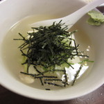 名物の鳥恵豆腐　わさびでいただきます。