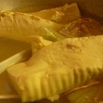 酒房 武蔵 - こんな豆腐がたくさん入ってます。