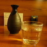 酒房 武蔵 - 白波のお湯割り　350円　霧島グラスで2杯分