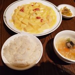 紫玉蘭 - 黄麻婆豆腐定食。