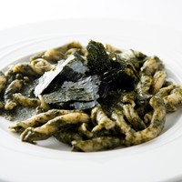 有明海　初摘み海苔と柚子胡椒風味のクリームソース　自家製パスタ　ルスティチ