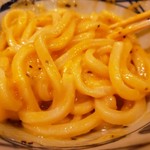 Marugame Seimen - 黄身を割って混ぜるとカルボナーラ