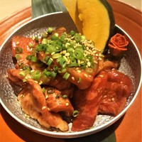 牛刺しと焼肉 仔虎 クリスロード店 - ランチの切り落し定食の肉。これバカ旨です！