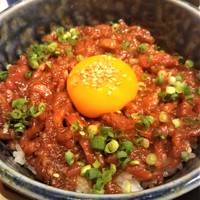 牛刺しと焼肉 仔虎 クリスロード店 - ミニと言えどもユッケがたっぷり！