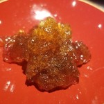 馳走 啐啄一十  - (02)渡り蟹(山口県光市産・雄)の殻&身を10時間煮て取ったコンソメのジュレ
      渡り蟹の殻を10時間煮て作ったコンソメジュレはたっぷりと蟹エキスが抽出され、濃厚な旨みとコクが口の中いっぱいに拡がります