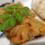 馳走 啐啄一十  - (06鱧(愛媛県伊予灘産)の山椒煮
      普段は薄味で食べることの多い鱧を山椒、味醂、醤油で甘辛く味付けしてあります。濃いめ味わいの中に鱧ならではの旨みが顔を出します。