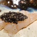 馳走 啐啄一十  - (17)牡丹海老(北海道南茅部産)、フレッシュキャビア(ラトビア産、熟成もの)
      産卵期は秋～春、旬も包卵する秋～春
      ねっとりした甘みが強い
      熟成したフレッシュキャビアは旨みが強く塩味はほんのり