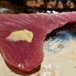 馳走 啐啄一十  - (18)もち鰹(静岡県駿河湾産、サスエ前田魚店、船上放血)
      餌釣りで一匹ずつ丁寧に釣られ、釣り上げ直後に船上放血した極上の鰹
      血生臭く無く鰹の薫りが素晴らしい。
      身がプルプルと震える程の弾力。
