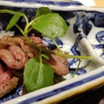 馳走 啐啄一十  - (21)仙台牛(A5等級12ランクの未経産雌牛)のイチボのローストビーフ、和辛子&山葵で
      備長炭でじっくり焼き上げられ肉自体の旨みが増していますし、 芳ばしく薫り立っています。