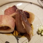馳走 啐啄一十  - (22)子槍烏賊(北海道南茅部産)の煮付け【コース外】
      仕込みをしているのを見掛けて、今まで頂見たことの無いメニューだったので食べてみたいとおねだり。(人´∀`)♪
      実は煮物も美味しいのです。