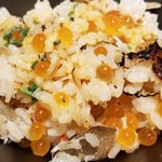 馳走 啐啄一十  - (23)夏トリュフご飯(卵掛け)、毛蟹入り、初イクラ掛け
      最後に卵の黄身を上から掛けて、さらに濃厚な味わいに。
      
      前回までは黄身を混ぜていましたが、今回から黄身を掛けています。
      こっちの方が好き！